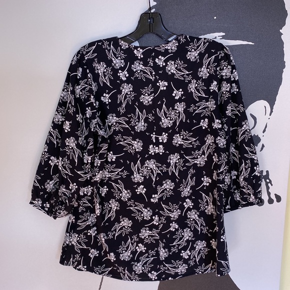 Banana Republic Black/White Floral V-Neck Tunic - Size M - Picture 5 of 12